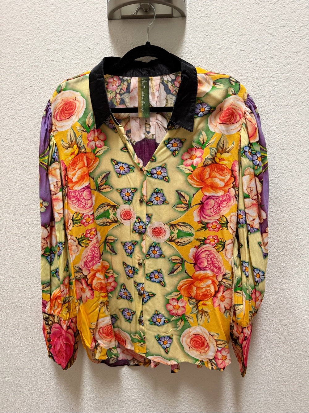 Aratta Multicolor Floral Button-Front Blouse with Black Collar